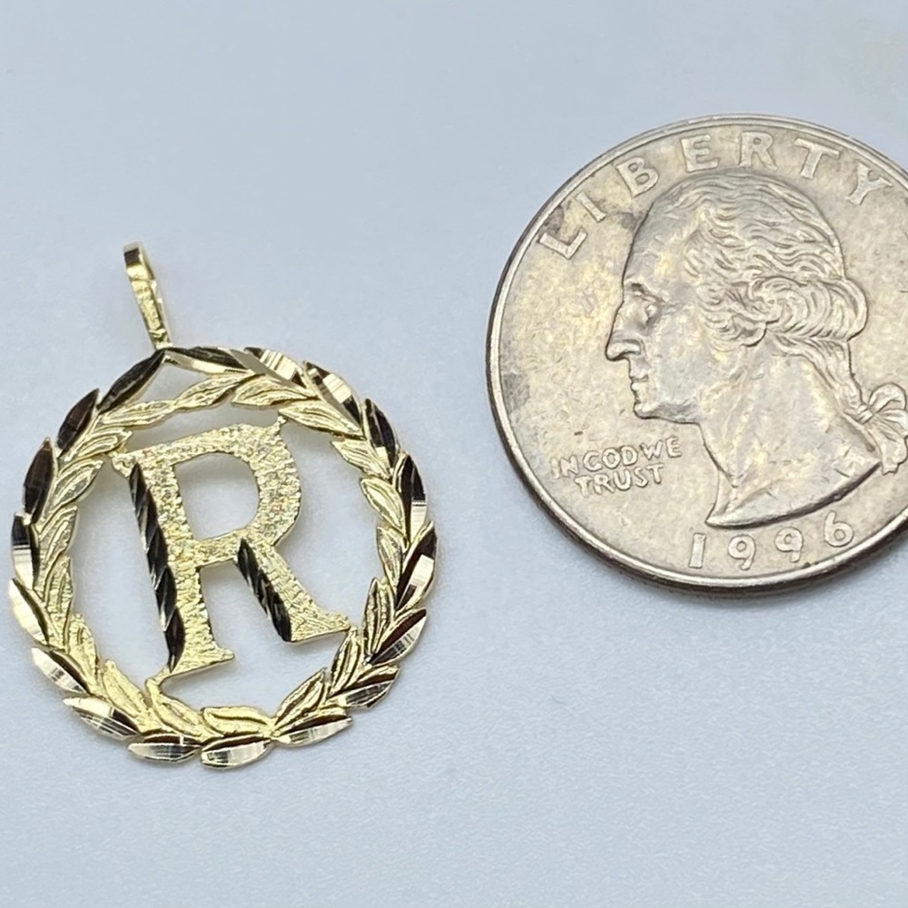 14K Solid Gold Gold Initial R Pendant - Picture 3 of 3